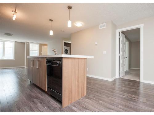 545 Mckenzie Towne Close Se, Calgary, AB - Indoor Photo Showing Kitchen