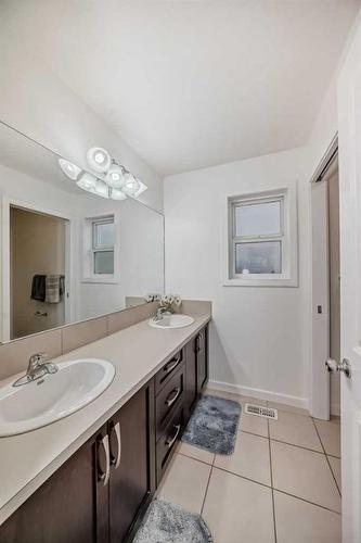 29 Kincora Street Nw, Calgary, AB - Indoor Photo Showing Bathroom