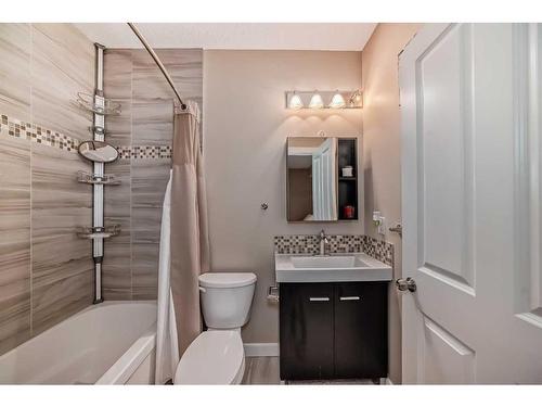 29 Kincora Street Nw, Calgary, AB - Indoor Photo Showing Bathroom