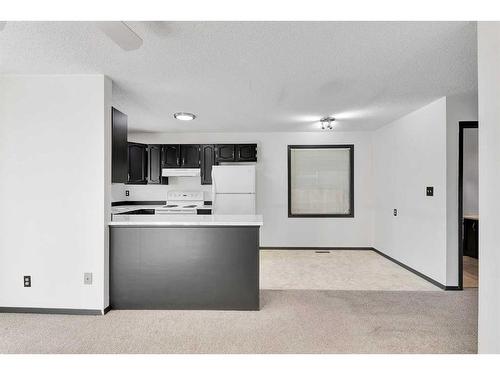 2409 146 Avenue Se, Calgary, AB - Indoor Photo Showing Kitchen