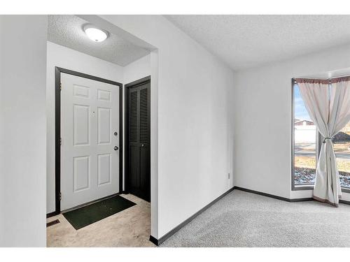 2409 146 Avenue Se, Calgary, AB - Indoor Photo Showing Other Room