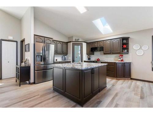 80 Cambrille Crescent, Strathmore, AB - Indoor Photo Showing Kitchen