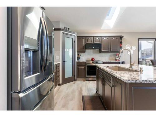 80 Cambrille Crescent, Strathmore, AB - Indoor Photo Showing Kitchen With Upgraded Kitchen