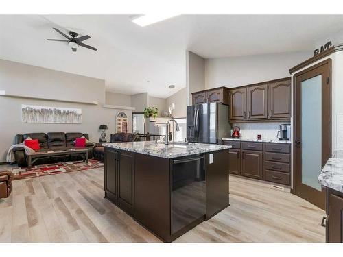 80 Cambrille Crescent, Strathmore, AB - Indoor Photo Showing Kitchen With Upgraded Kitchen