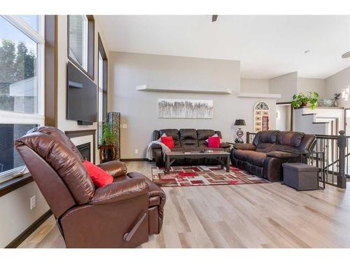 80 Cambrille Crescent, Strathmore, AB - Indoor Photo Showing Living Room