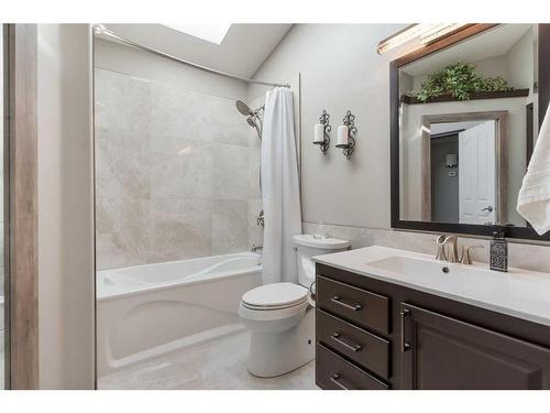 80 Cambrille Crescent, Strathmore, AB - Indoor Photo Showing Bathroom