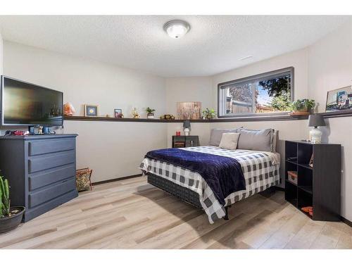 80 Cambrille Crescent, Strathmore, AB - Indoor Photo Showing Bedroom