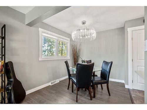 52 Hazelwood Crescent Sw, Calgary, AB - Indoor Photo Showing Dining Room