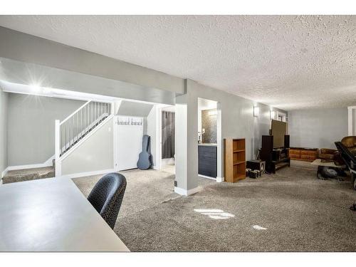 52 Hazelwood Crescent Sw, Calgary, AB - Indoor