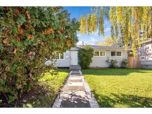 52 Hazelwood Crescent Sw, Calgary, AB - Outdoor