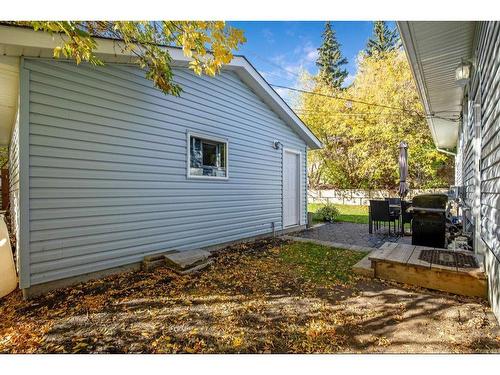 52 Hazelwood Crescent Sw, Calgary, AB - Outdoor With Exterior