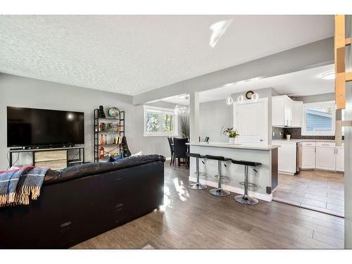 52 Hazelwood Crescent Sw, Calgary, AB - Indoor