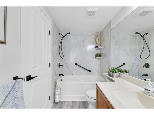 301-390 Marina Drive, Chestermere, AB - Indoor Photo Showing Bathroom