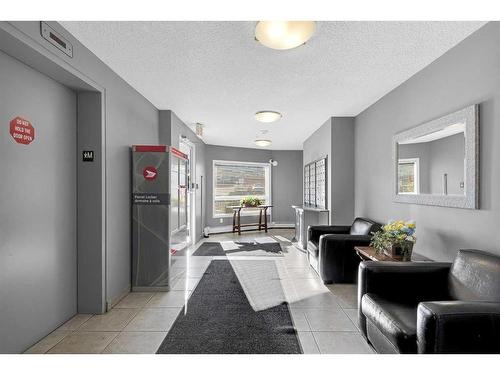 301-390 Marina Drive, Chestermere, AB - Indoor Photo Showing Other Room