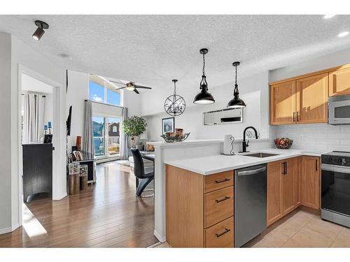 301-390 Marina Drive, Chestermere, AB - Indoor Photo Showing Kitchen