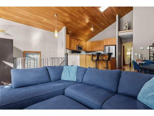 50 Ridge Road, Canmore, AB - Indoor Photo Showing Living Room