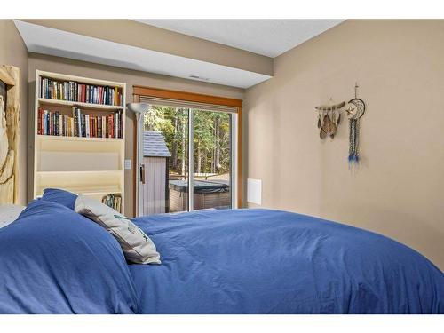 50 Ridge Road, Canmore, AB - Indoor Photo Showing Bedroom