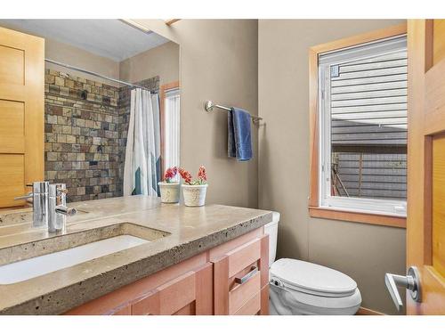 50 Ridge Road, Canmore, AB - Indoor Photo Showing Bathroom