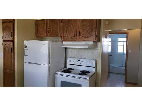 303 Armstrong Street, Carmangay, AB - Indoor Photo Showing Kitchen