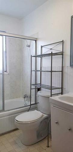 303 Armstrong Street, Carmangay, AB - Indoor Photo Showing Bathroom