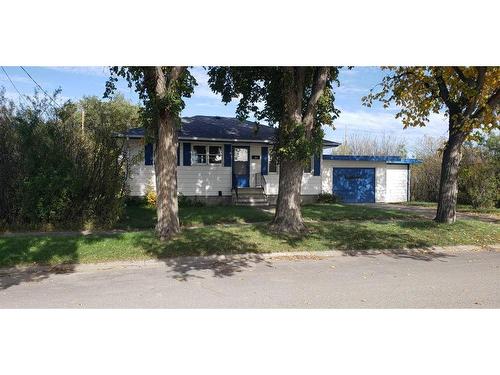 303 Armstrong Street, Carmangay, AB - Outdoor