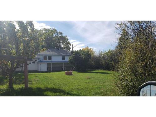 303 Armstrong Street, Carmangay, AB - Outdoor