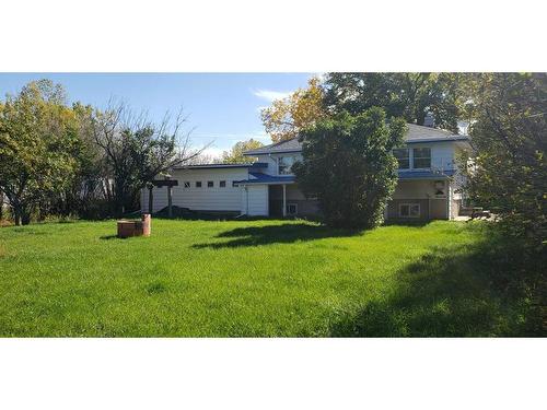 303 Armstrong Street, Carmangay, AB - Outdoor