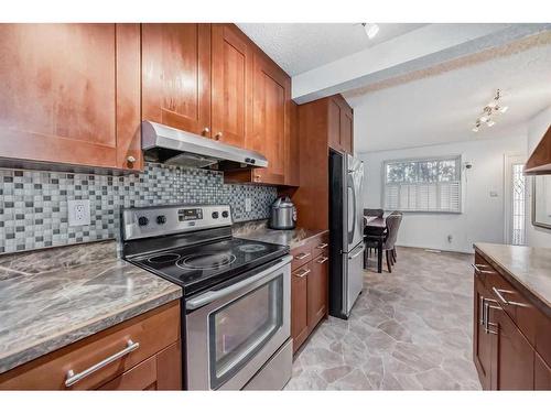 55-287 Southampton Drive Sw, Calgary, AB - Indoor Photo Showing Kitchen With Stainless Steel Kitchen