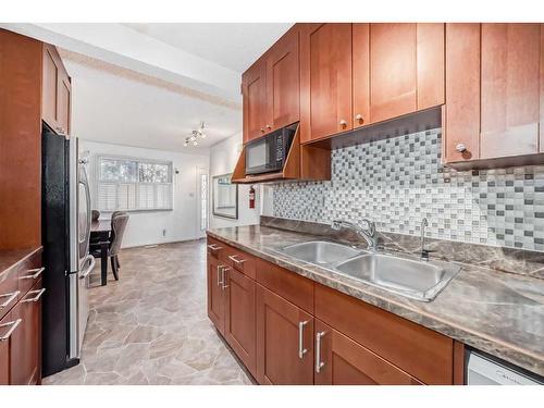 55-287 Southampton Drive Sw, Calgary, AB - Indoor Photo Showing Kitchen With Double Sink