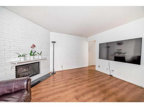 55-287 Southampton Drive Sw, Calgary, AB - Indoor Photo Showing Living Room With Fireplace