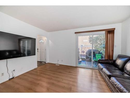 55-287 Southampton Drive Sw, Calgary, AB - Indoor Photo Showing Living Room