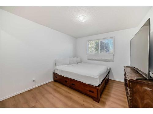 55-287 Southampton Drive Sw, Calgary, AB - Indoor Photo Showing Bedroom