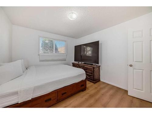 55-287 Southampton Drive Sw, Calgary, AB - Indoor Photo Showing Bedroom