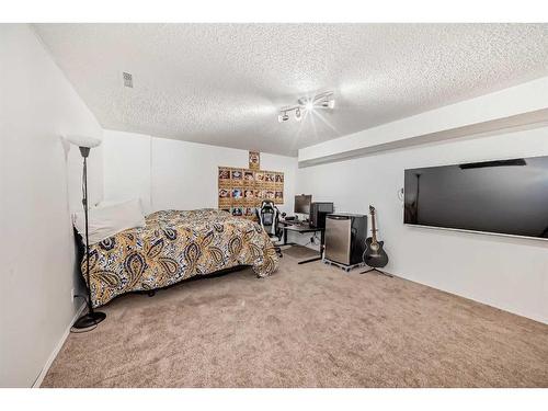 55-287 Southampton Drive Sw, Calgary, AB - Indoor Photo Showing Bedroom