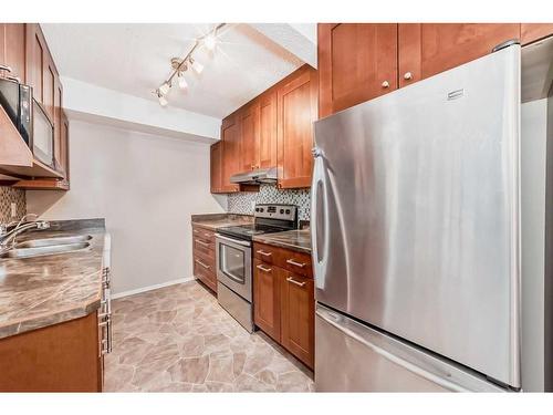 55-287 Southampton Drive Sw, Calgary, AB - Indoor Photo Showing Kitchen With Stainless Steel Kitchen With Double Sink