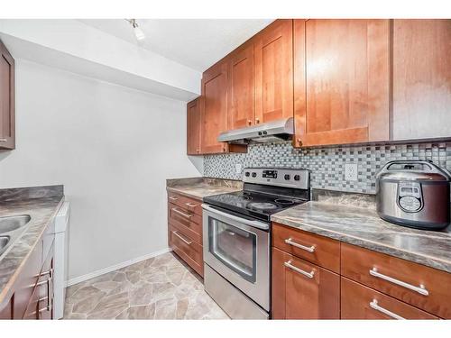 55-287 Southampton Drive Sw, Calgary, AB - Indoor Photo Showing Kitchen