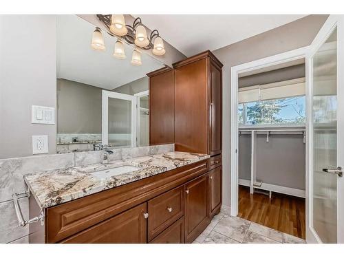 8016 7 Street Sw, Calgary, AB - Indoor Photo Showing Bathroom