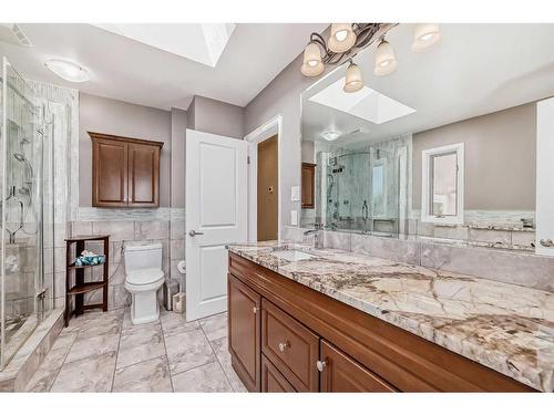 8016 7 Street Sw, Calgary, AB - Indoor Photo Showing Bathroom