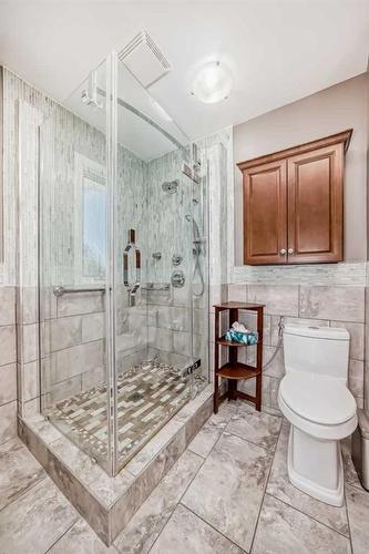 8016 7 Street Sw, Calgary, AB - Indoor Photo Showing Bathroom