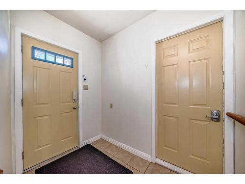 8016 7 Street Sw, Calgary, AB - Indoor Photo Showing Other Room