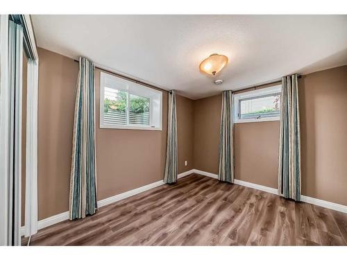 8016 7 Street Sw, Calgary, AB - Indoor Photo Showing Other Room