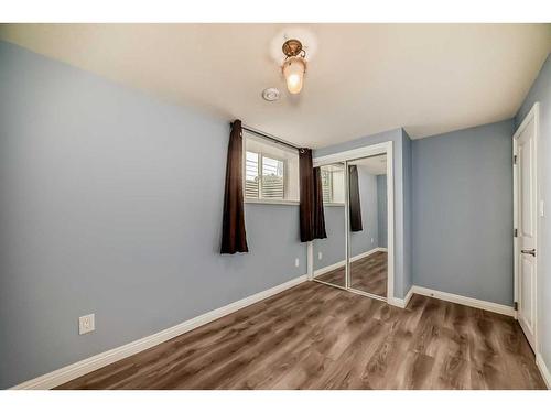 8016 7 Street Sw, Calgary, AB - Indoor Photo Showing Other Room