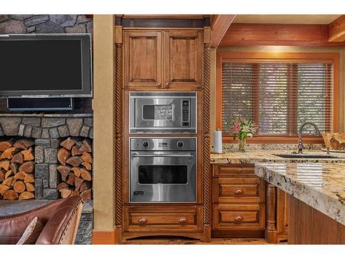 163 Cairns Landing, Canmore, AB - Indoor Photo Showing Kitchen