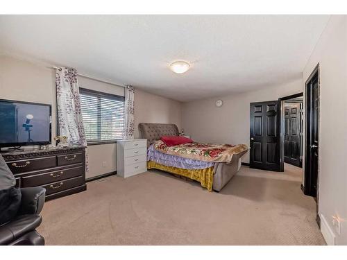 116 Evanspark Circle Nw, Calgary, AB - Indoor Photo Showing Bedroom