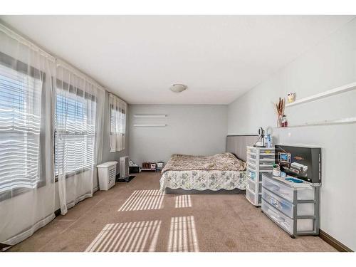 116 Evanspark Circle Nw, Calgary, AB - Indoor Photo Showing Bedroom