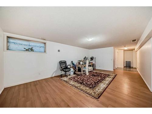 116 Evanspark Circle Nw, Calgary, AB - Indoor Photo Showing Other Room