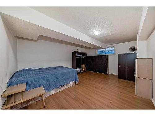 116 Evanspark Circle Nw, Calgary, AB - Indoor Photo Showing Bedroom