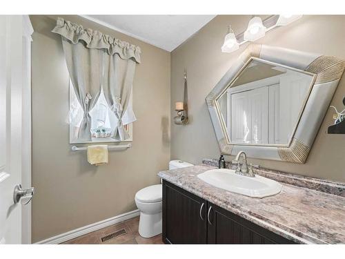 61 Riverside Circle Se, Calgary, AB - Indoor Photo Showing Bathroom