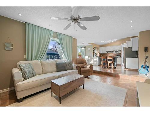 61 Riverside Circle Se, Calgary, AB - Indoor Photo Showing Living Room