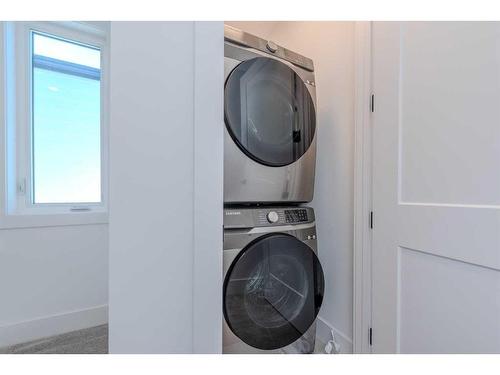 1712 18 Avenue Nw, Calgary, AB - Indoor Photo Showing Laundry Room